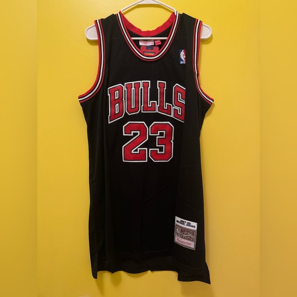 Mitchell & Ness Black Michael Jordan Bulls Jersey